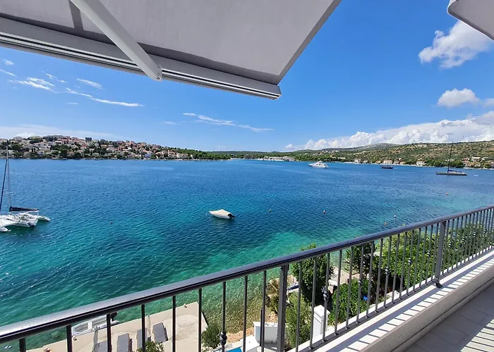 Villa Lux Apartments