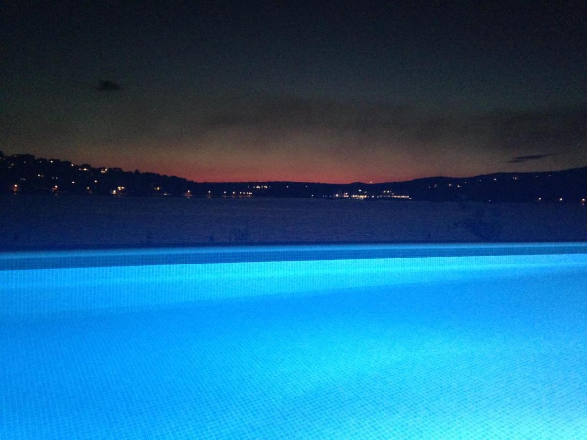 Lux *
